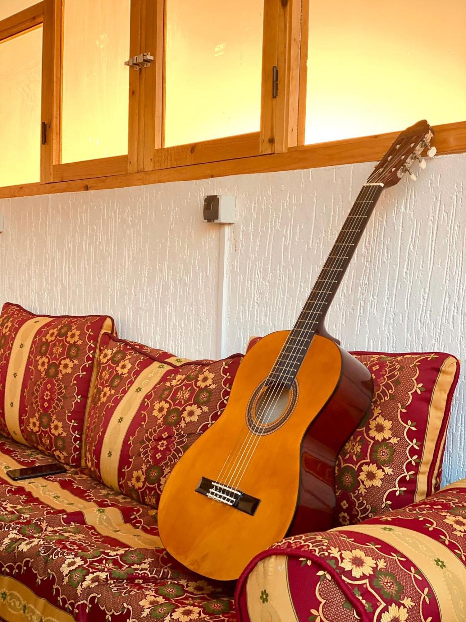 Red Carpet Surf Camp Sea, Mountain & Garden Escape Hotel Tamraght Bagian luar foto