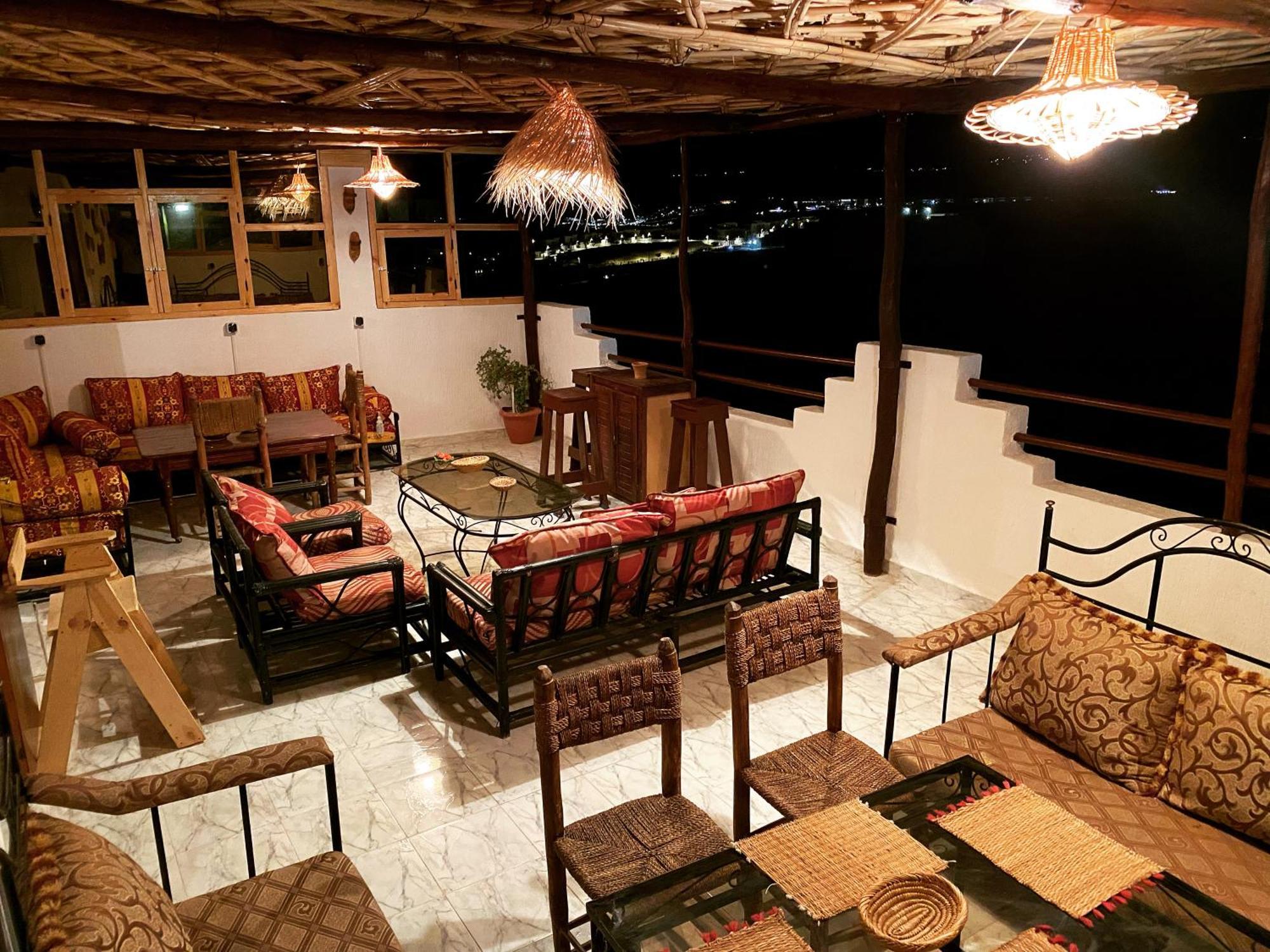 Red Carpet Surf Camp Sea, Mountain & Garden Escape Hotel Tamraght Bagian luar foto
